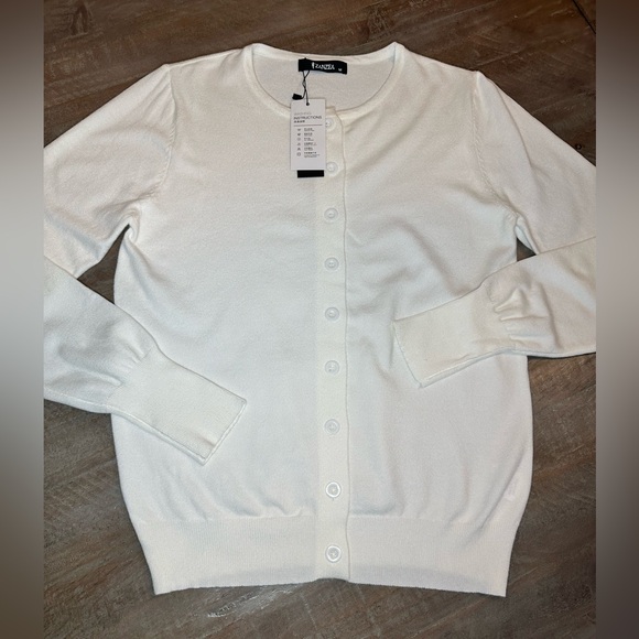 ⭐️NWT women’s white light cardigan sweater with functional buttons - Picture 7 of 8